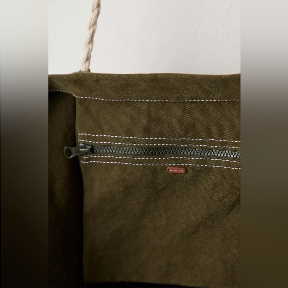 NWT Free People Been There Badge That Tote Bag - Picture 4 of 5